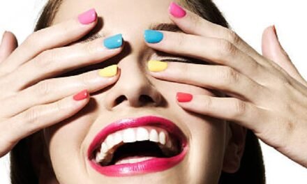 <br> रिमूवर के बिना नेल पॉलिश हटाएं ( how to remove nail polish without remover)<br>