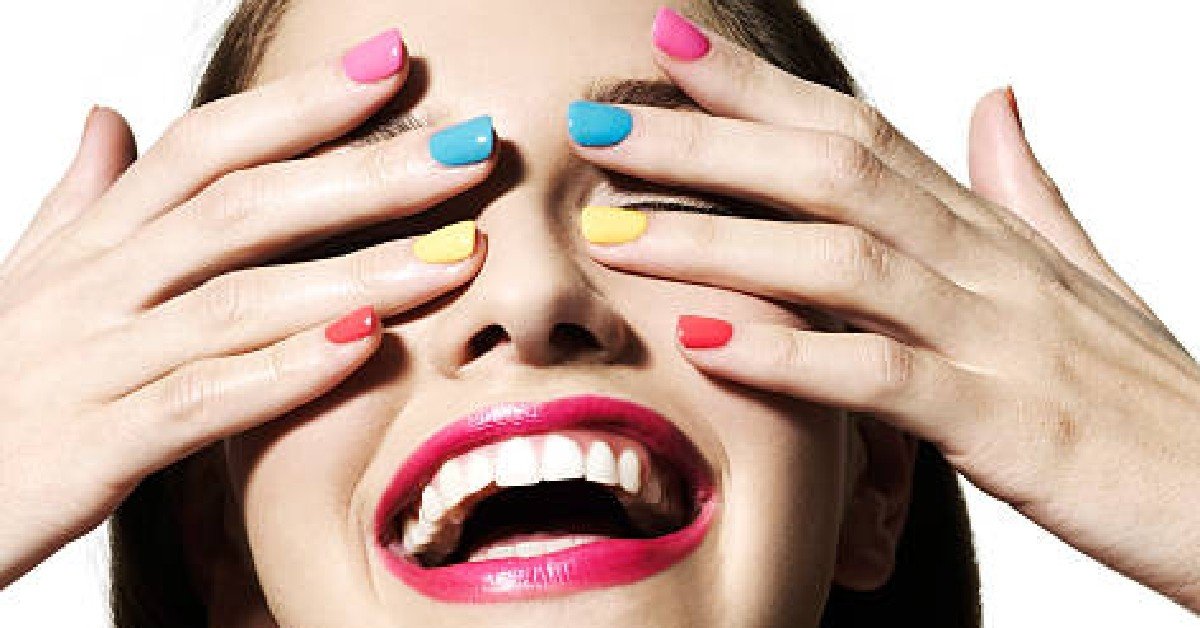 <br> रिमूवर के बिना नेल पॉलिश हटाएं ( how to remove nail polish without remover)<br>