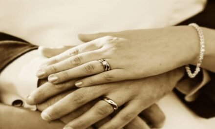 Popular styles of engagement ring.(सगाई की अंगूठी की लोकप्रिय शैलियाँ)।