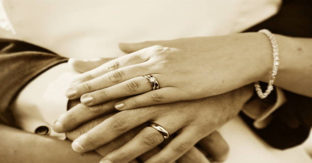 Popular styles of engagement ring.(सगाई की अंगूठी की लोकप्रिय शैलियाँ)।