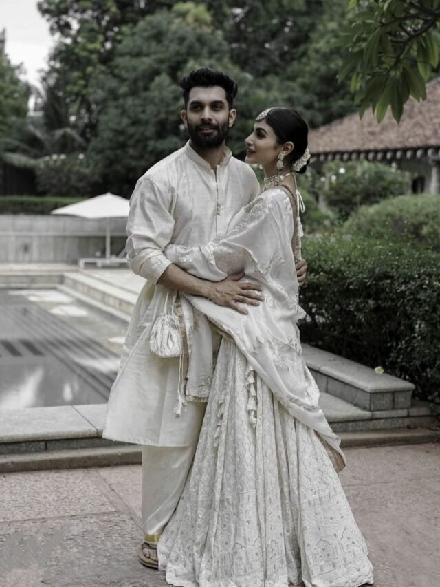 Mouni Roy shared some of her beautiful photos.