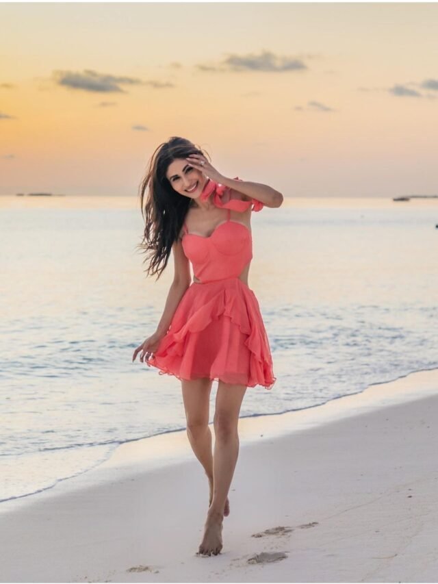 Mouni Roy is enjoying Maldive.