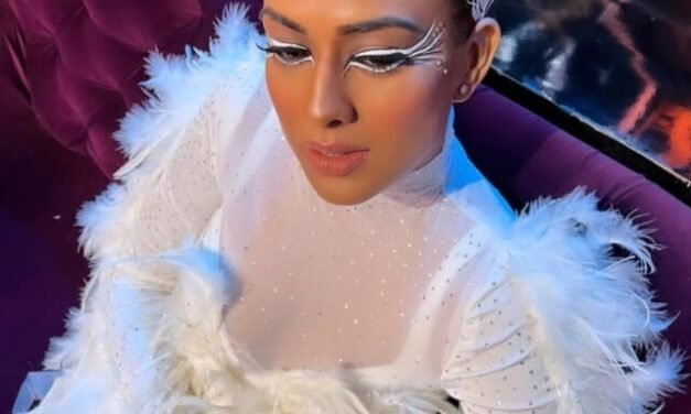 Nia Sharma became a little bird.