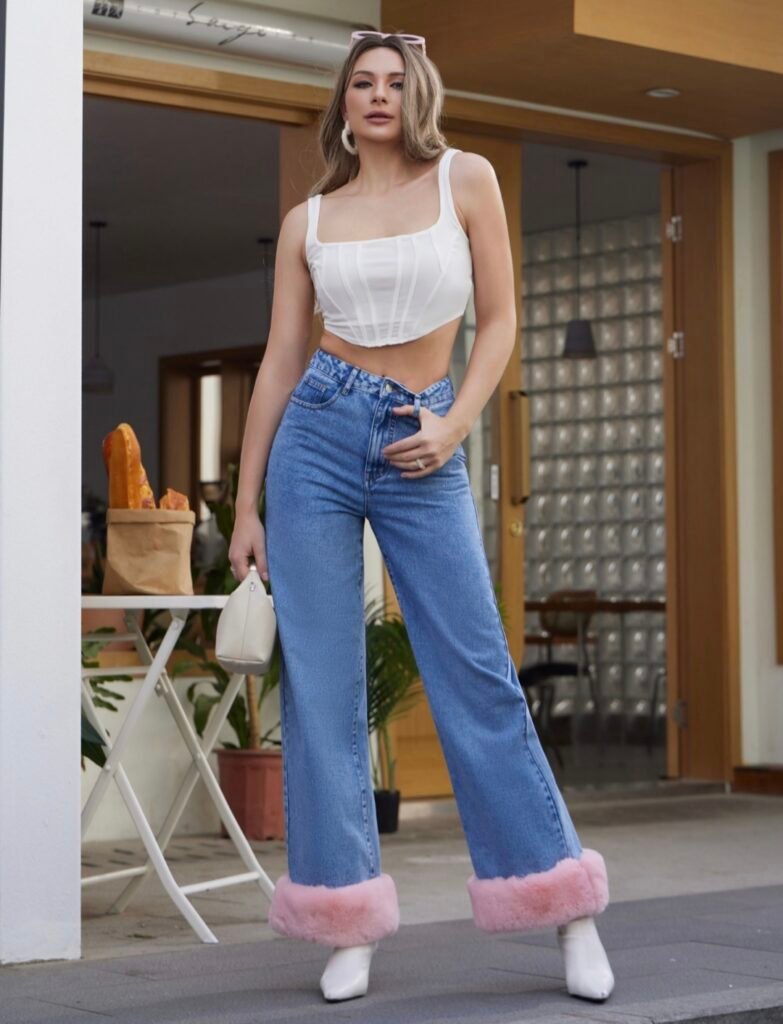 Jeans pant with fur