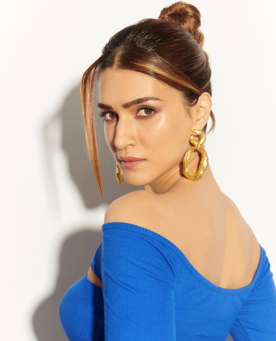 Kriti sanon with natural makeup look