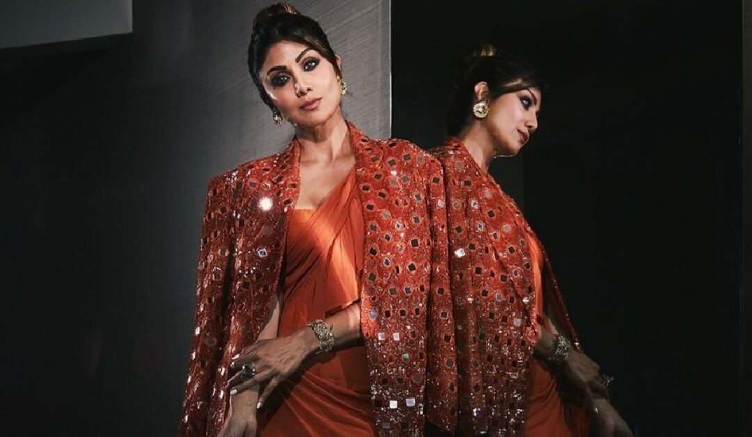 इन लुक्स को फॉलो करके आप एक ही ब्लेजर को कई सारे आउटफिट के साथ कर सकती हैं स्टाइल