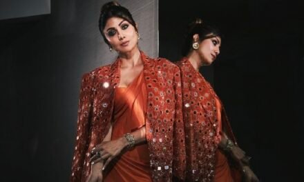 इन लुक्स को फॉलो करके आप एक ही ब्लेजर को कई सारे आउटफिट के साथ  कर सकती हैं स्टाइल