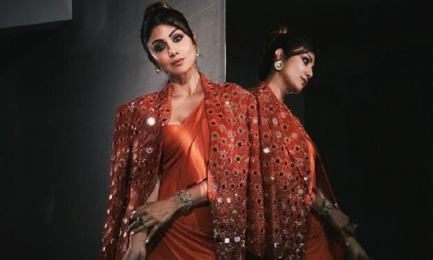 इन लुक्स को फॉलो करके आप एक ही ब्लेजर को कई सारे आउटफिट के साथ  कर सकती हैं स्टाइल