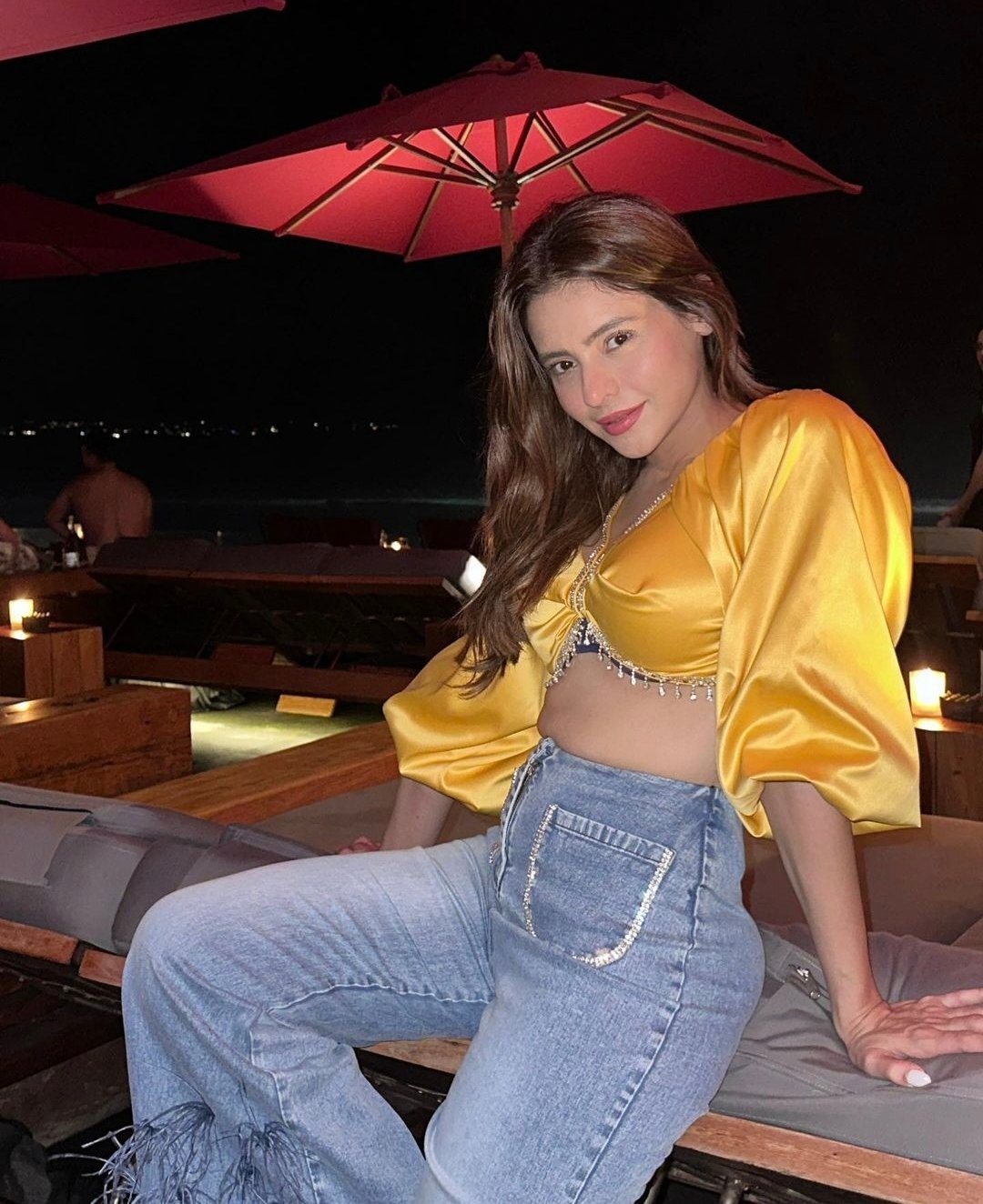 Aamna Sharif in Bell bottom jeansAamna Sharif in Bell bottom jeans