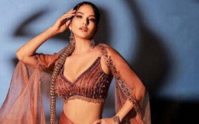 अपनी साड़ी या लहंगे को और भी आकर्षक बनाने के लिए चुनें ये ब्लाउज के डिजाइंस