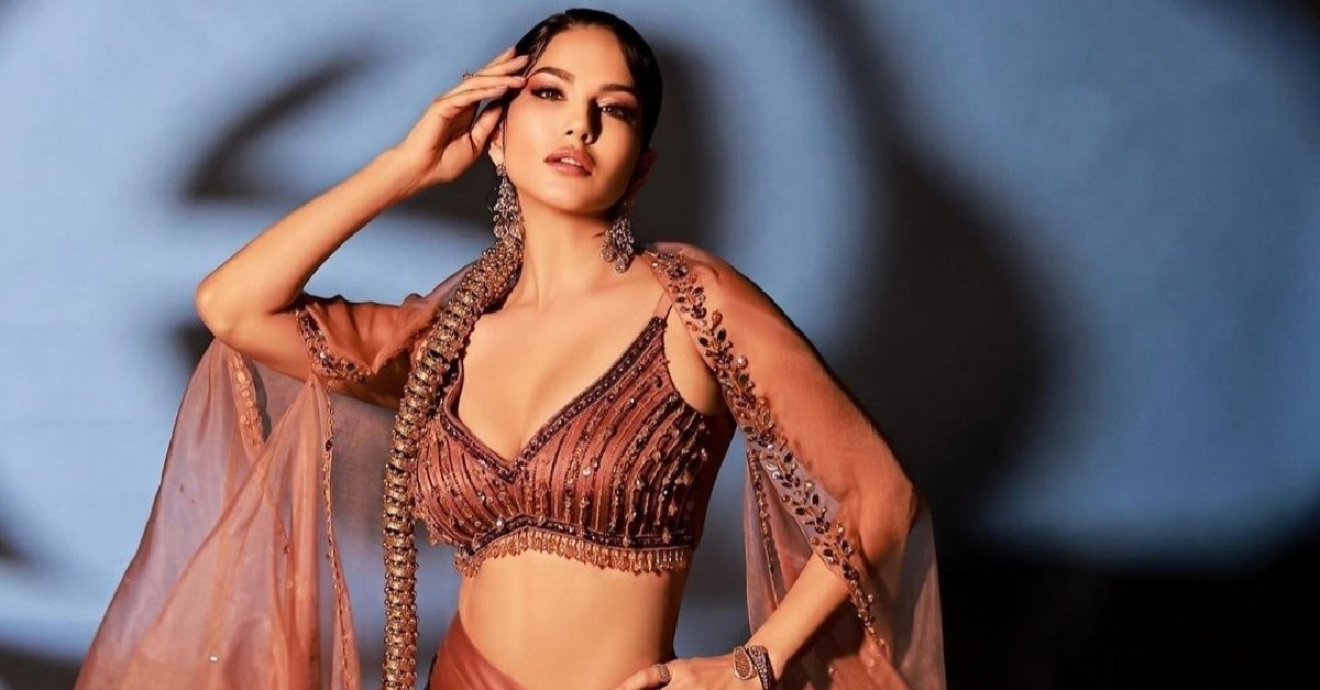 अपनी साड़ी या लहंगे को और भी आकर्षक बनाने के लिए चुनें ये ब्लाउज के डिजाइंस