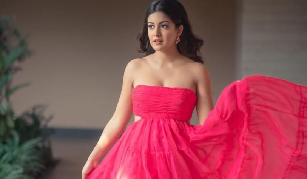 प्रेगनेंट विमेंस इशिता दत्ता के इन लुक्स से लें इंस्पिरेशन और बनाए अपने लुक को स्टाइलिश