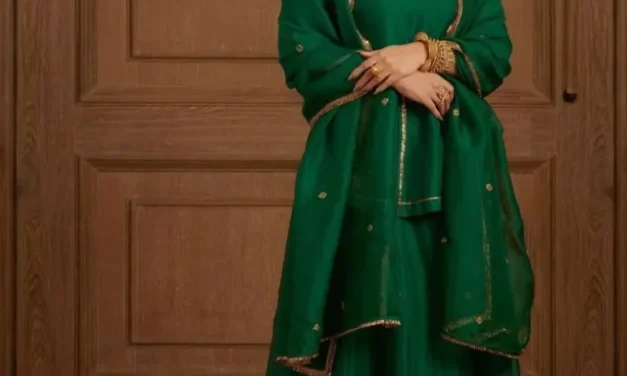 ग्रीन ड्रेस में सोनाक्षी सिन्हा लग रही है बला की खूबसूरत