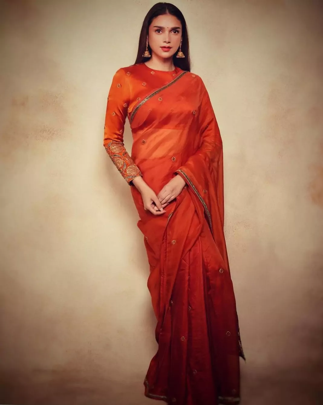 Plain saree looks 