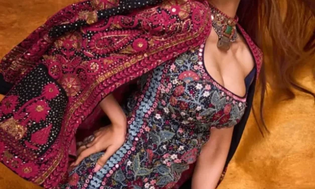 शॉर्ट ड्रेस में मलाइका अरोड़ा का सुपर क्लासी लुक