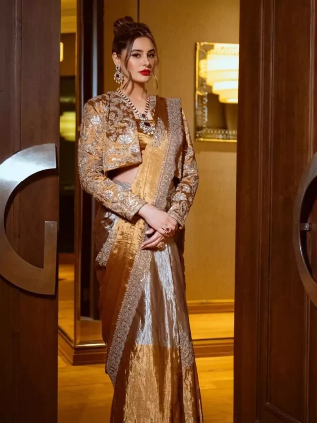 नरगिस फाखरी का गोल्डन रॉयल लुक