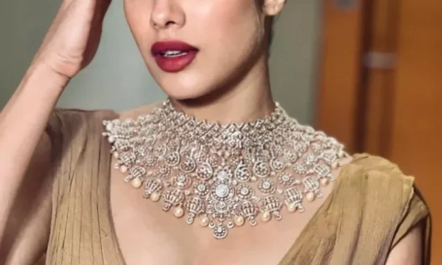 आपके लिए बजट फ्रेंडली हैं, जान्हवी कपूर के यह चोकर डिजाइंस