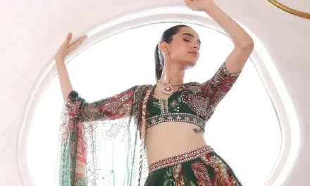 अपनी मेहंदी सेरेमनी को एक नया लुक देने के लिए, ट्राई करें इन कलर्स के आउटफिट