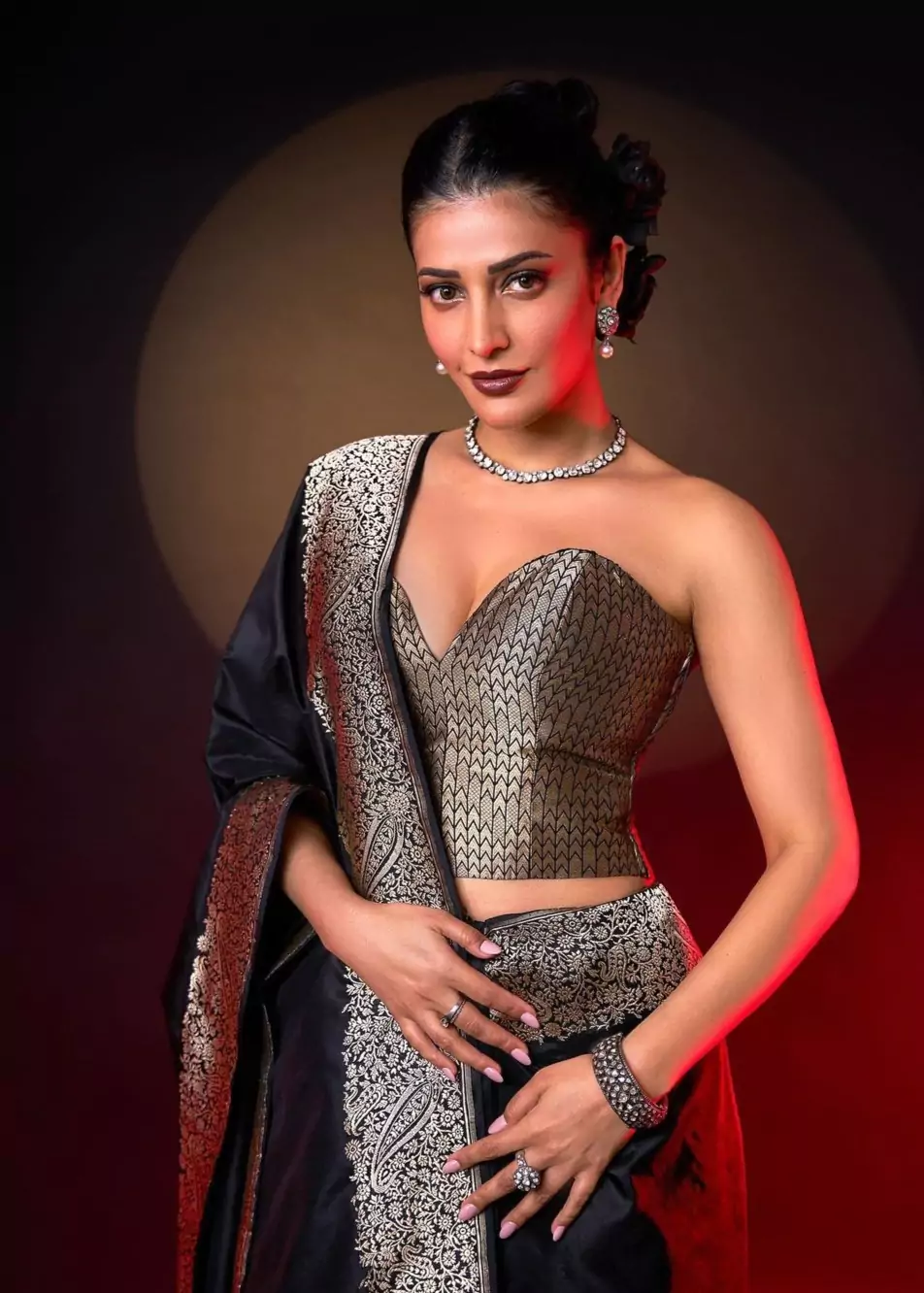Black saree look